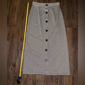 Button-Front Houndstooth Maxi Skirt - Black & White
